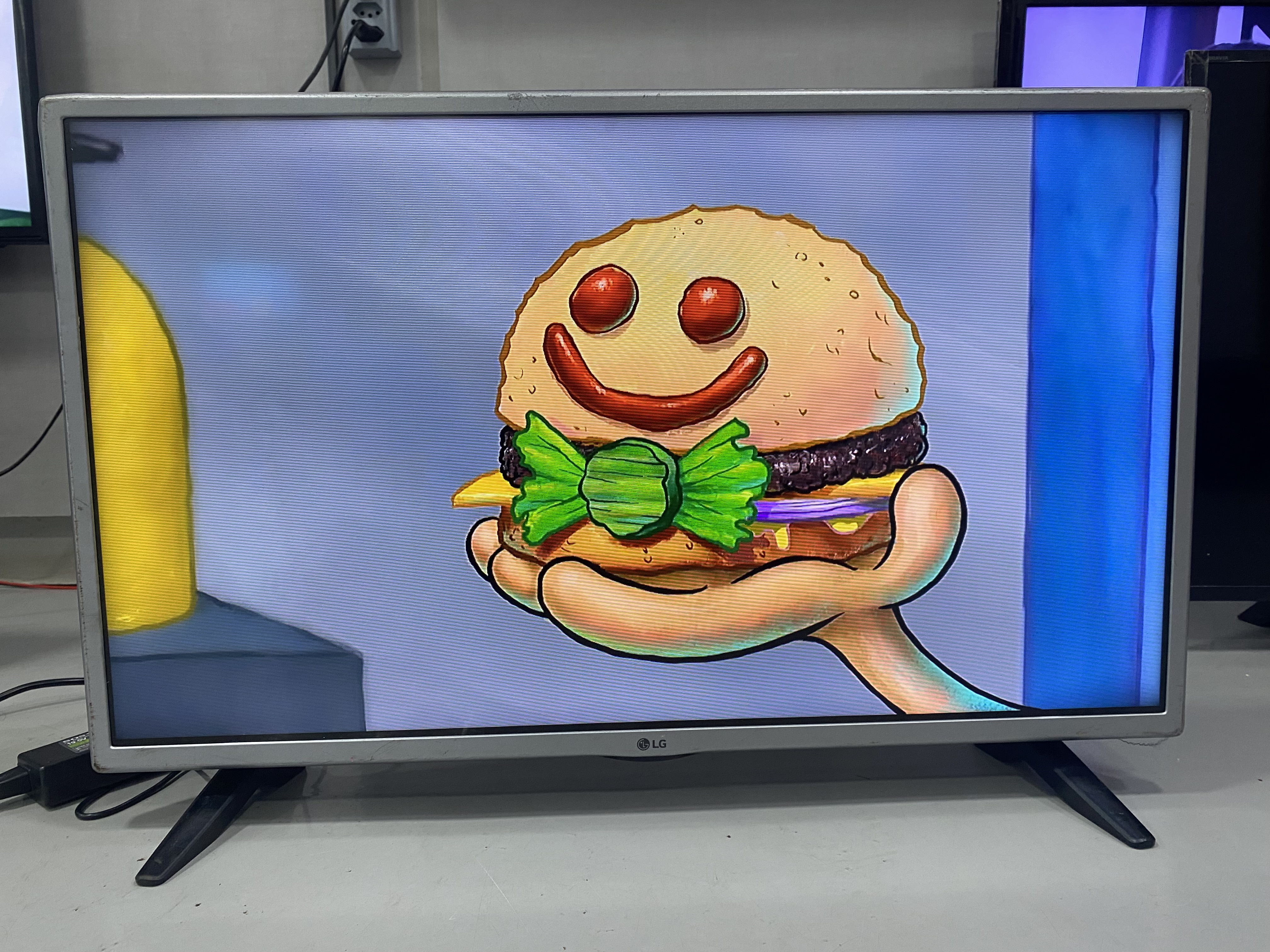 LG 32LJ700b